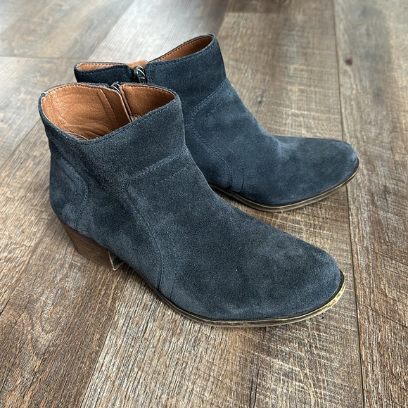 Lucky Brand Brolley Ankle Boot / Booties Navy leather zip boots. - Picture 4 of 15